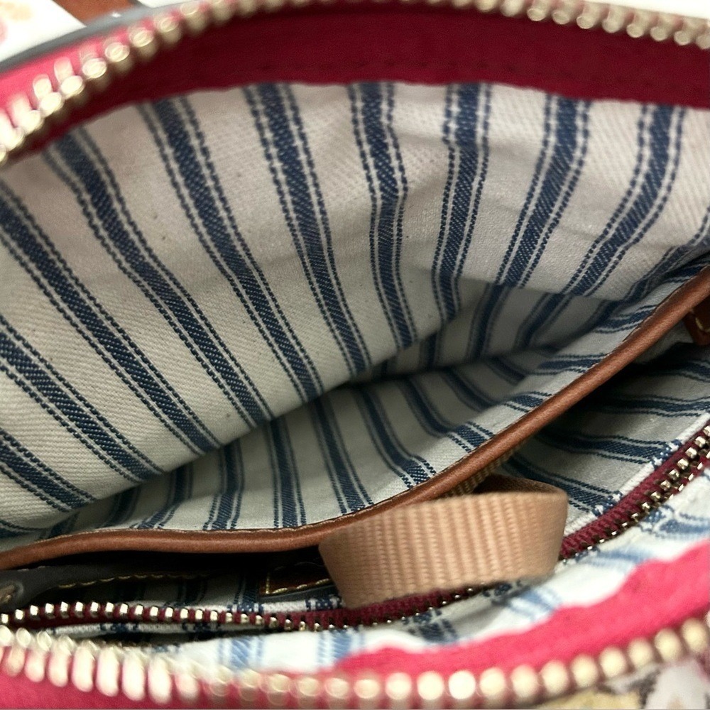 Dooney & Bourke Wayfarer Domed Zip Crossbody Bag Purse Red‎ Casual Travel Light - Picture 12 of 12